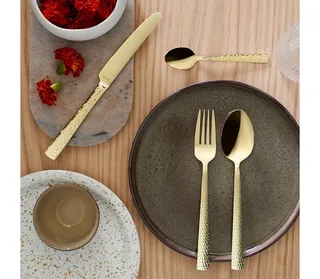 Felicity Goud – 30-delige Bestekset – 6 Personen – 18/0 Chroomstaal – Hoogglans PVD-Coating – Gehamerde Afwerking – Mailorderbox från Amefa i Champagne Goud – produktbild 2 av 2