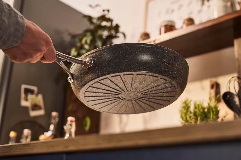 Salina Koekenpan 24 cm Aluminium met Keramische Titanium Coating by Ballarini in Grey – product photo