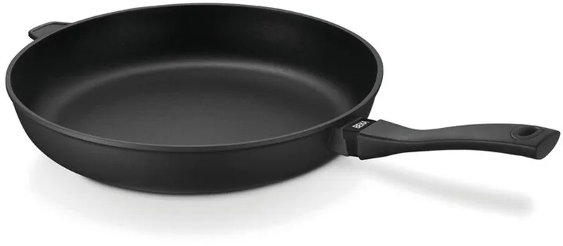 energy braadpan / koekenpan met tegengreep - Ø 32 cm - Keramische antikleeflaag - PFAS-vrij - Gerecycleerd aluminium - Geschikt voor inductie fra Beka i Sort – produktbillede