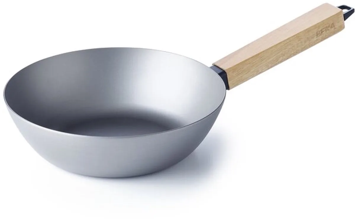 Nomad wokpan - Ø 20 cm - Staal - PFAS-vrij - Houten greep - Geschikt voor inductie & BBQ van Beka in Grijs – productfoto