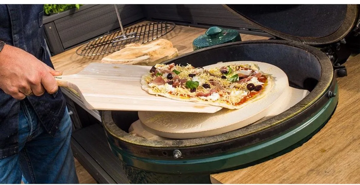 "Pizzasteen voor Big Green Egg BBQ XL (Diameter 21"" / 53cm)" van Big Green Egg in Beige – productfoto
