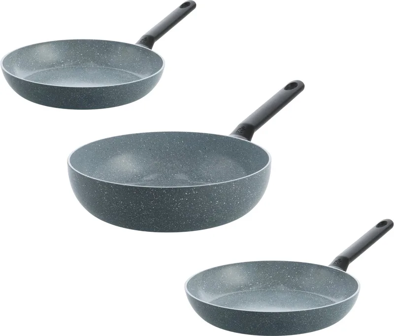 Blue Label Granite keramische antiaanbak pannenset 3-delig - Koekenpan 20//28cm en Wokpan 28cm - PFAS-vrij - Inductie pannenset - Ovenbestendig tot 160°C - Vaatwasserbestendig - Snelle opwarming – Koudgrepen – Zonder deksel by BK in Blue – product photo