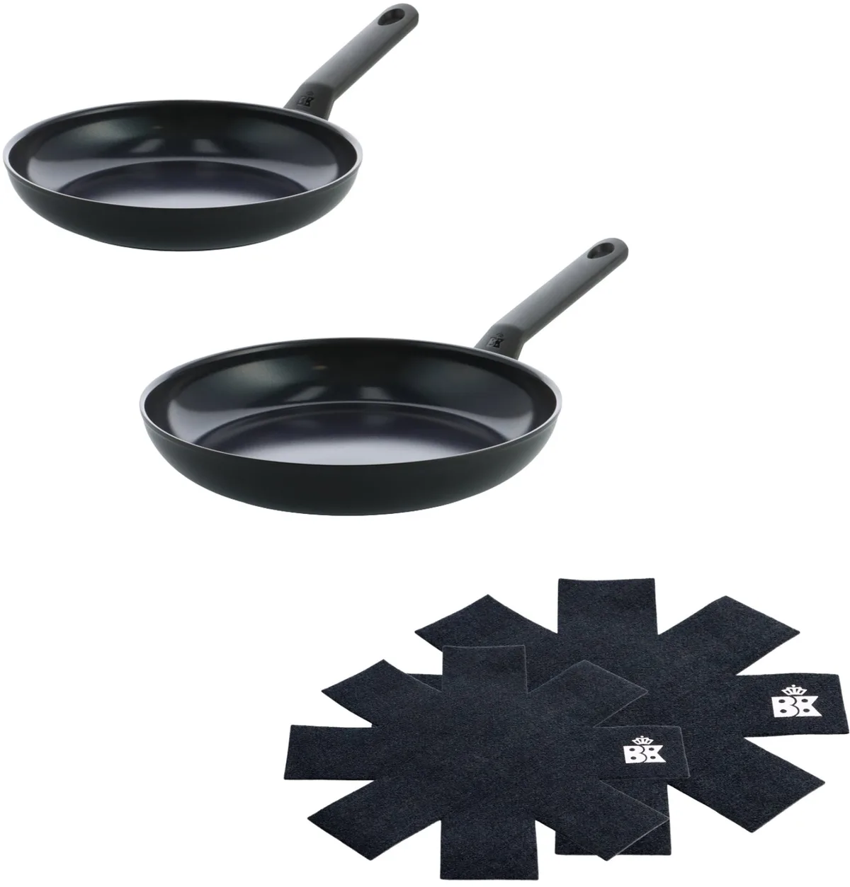 Blue Label Induction Koekenpannenset 2delig - 24/28cm - PFAS-vrije antikleeflaag - Pannenset inductie - Keramische pan - Ovenbestendig tot 160°C - Koudgrepen - Met Pannenbeschermers van BK in Zwart – productfoto