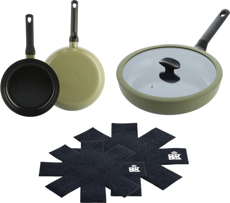 Enjoy Pannenset 3-delig - Koekenpan 24/28cm - Hapjespan met deksel 28cm/3.4L - PFAS-vrije antikleeflaag - Pannenset inductie - Keramische pan - Ovenbestendig tot 160°C - Koudgrepen - Met Pan protectors - Olijfgroen von BK in Grün – Produktfoto