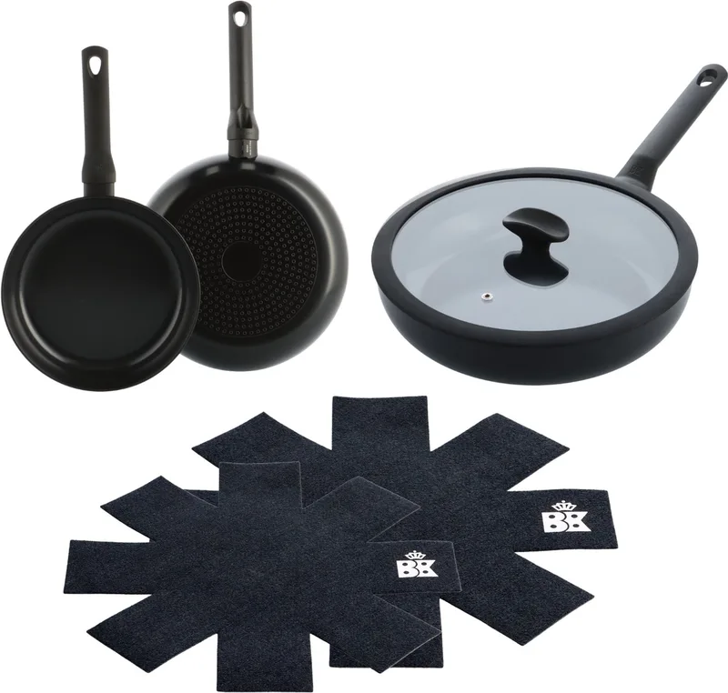 Enjoy Pannenset 3-delig - Koekenpan 24/28cm - Hapjespan met deksel 28cm/3.4L - PFAS-vrije antikleeflaag - Pannenset inductie - Keramische pan - Ovenbestendig tot 160°C - Koudgrepen - Met Pan protectors by BK in Black – product photo