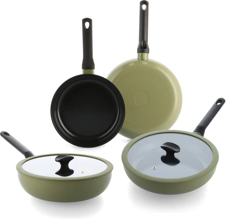 Enjoy Pannenset 4-delig - 24/28cm - 3.4/4.2L - PFAS-vrije antikleeflaag - Pannenset inductie - Keramische pan - Ovenbestendig tot 160°C - Koudgrepen - Met glazen deksel - Olijfgroen von BK in Olive_green – Produktfoto