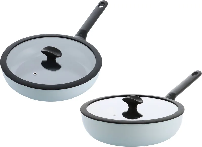 Enjoy Pannenset - Wokpan & Hapjespan met deksel 28cm - PFAS vrij - blauw - koelgrepen - ovenbestendig tot 160° by BK in Light blue – product photo