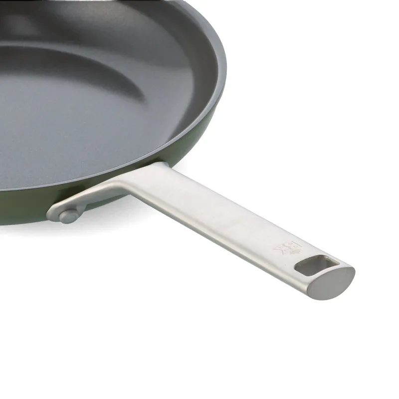 Sublime Koekenpannenset 2-delige - 24/28cm - PFAS-vrije antikleeflaag - Koekenpan inductie - Keramische koekenpan - Ovenbestendig tot 220°C - Gouden stainless steel handgrepen - Olijfgroen de BK en Olive_green – photo produit