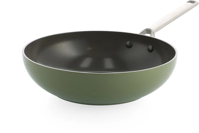 Sublime Wokpan 28cm - 3.7L - PFAS vrije antikleeflaag - Wokpan inductie - Keramische pan - Ovenbestendig tot 220°C - RVS handgrepen - Zonder deksel - Olijfgroen by BK in Olive_green – product photo