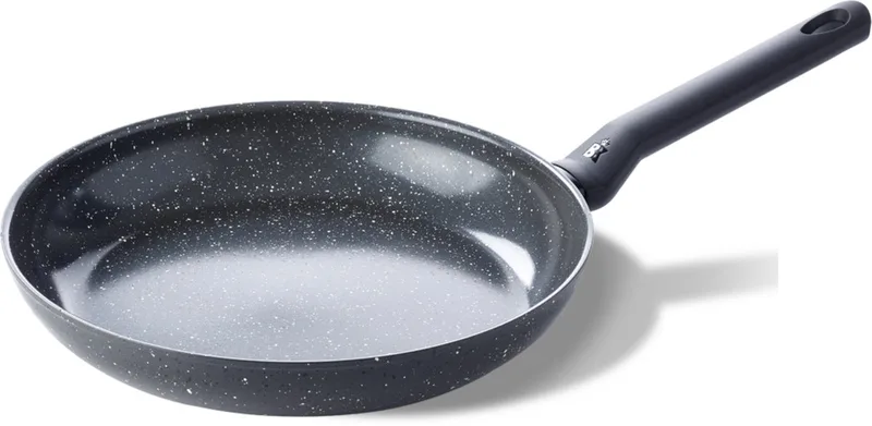 Universe Koekenpan 28cm - PFAS-vrije antikleeflaag - Koekenpan inductie - Keramische koekenpan - Ovenbestendig tot 160°C - Koudgreep - Zwart/Graniet by BK in Black – product photo