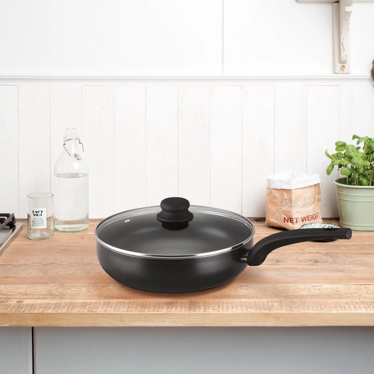 antikleef hapjespan met deksel 28cm - Sauté pan van Brabantia in Zwart – productfoto
