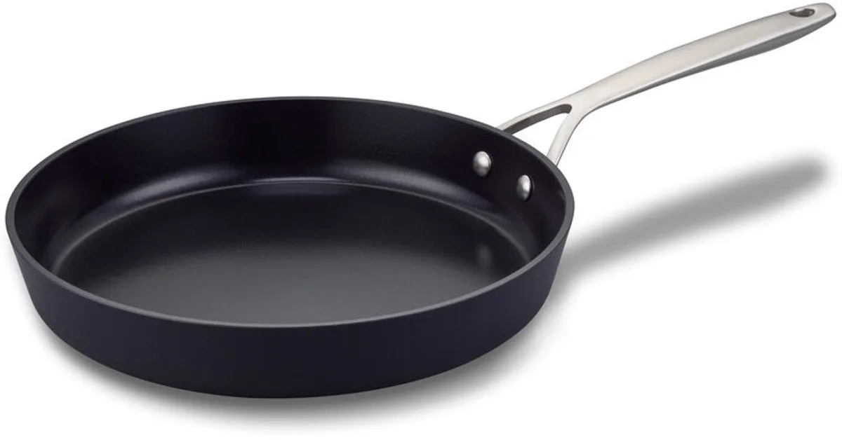 Zenn Koekenpan- Ø 28 cm –100% gerecycled hoogwaardig -aluminium - keramische dubbele antiaanbaklaag -duurzaam– rvs steel - geschikt voor Inductie - 100% PFAS Vrij – Donker blauw von Brabantia in Schwarz – Produktfoto