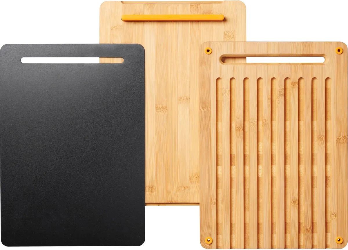 FF Bamboo cutting board set 3pc - Snijplankenset van Fiskars in Hout en zwart – productfoto