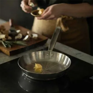 Koekenpan All Steel Pure - Pan voor alle Kookplaten - Koekenpan 24 cm - Ceratec™ Antiaanbaklaag - Pannen von Fiskars in Rvs – Produktfoto 6 von 6
