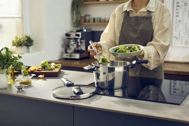 Vitaquick Elemental Snelkookpan Saliegroen 6 Liter – Inductie Geschikt von Fissler in Rvs – Produktfoto 4 von 5