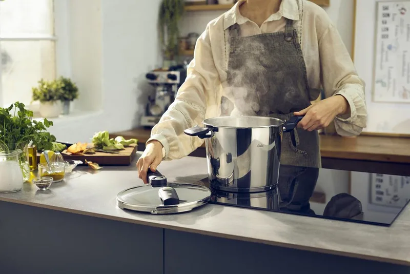 Vitaquick Elemental Snelkookpan Saliegroen 6 Liter – Inductie Geschikt von Fissler in Rvs – Produktfoto 5 von 5