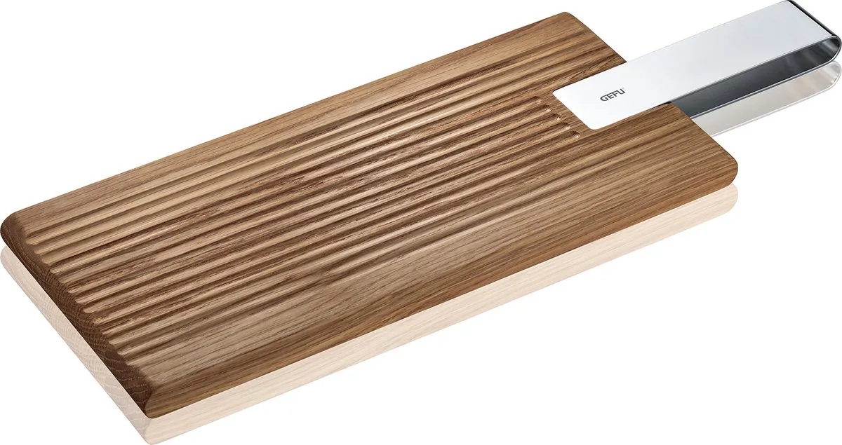 TAVOLO serveerplank – small – eikenhout – met RVS handgreep van GEFU in Bruin – productfoto