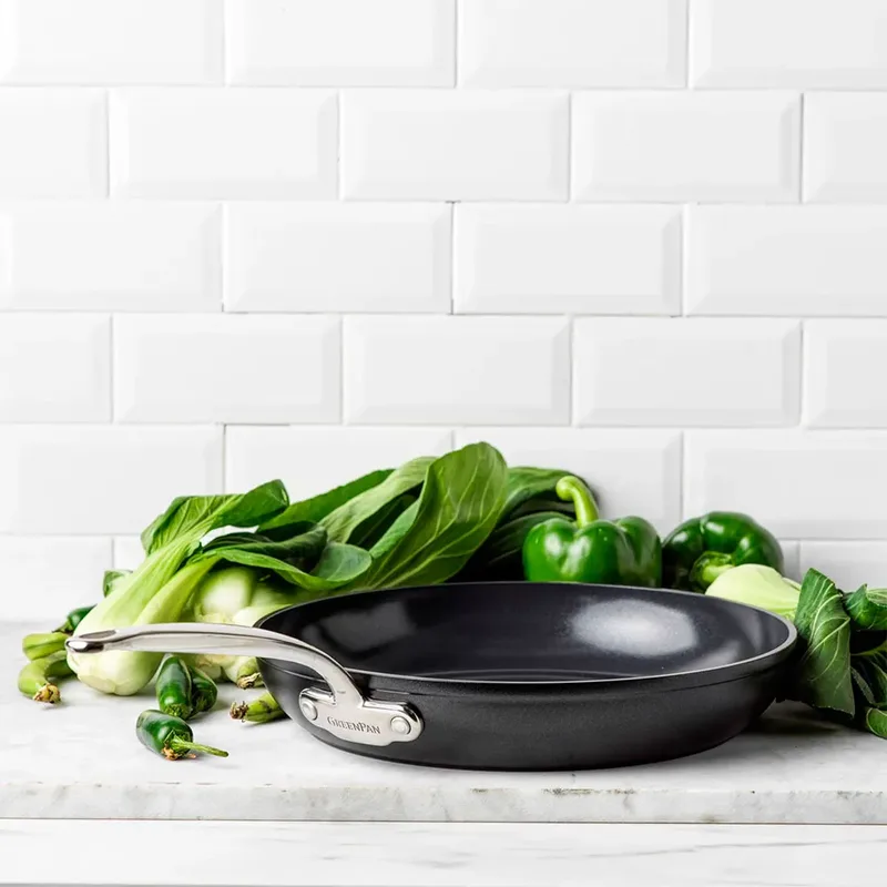 Barcelona Pro koekenpan met keramische antikleeflaag 28 cm von GreenPan in Schwarz – Produktfoto 4 von 6