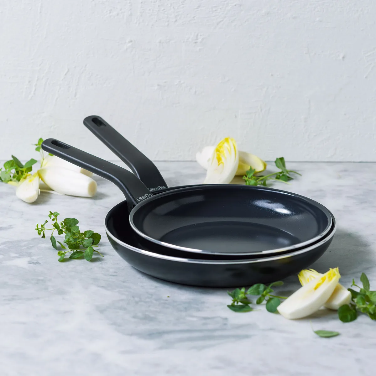 Essence Perforated Base 2-delige Set koekenpannen 24/28cm van GreenPan – productfoto