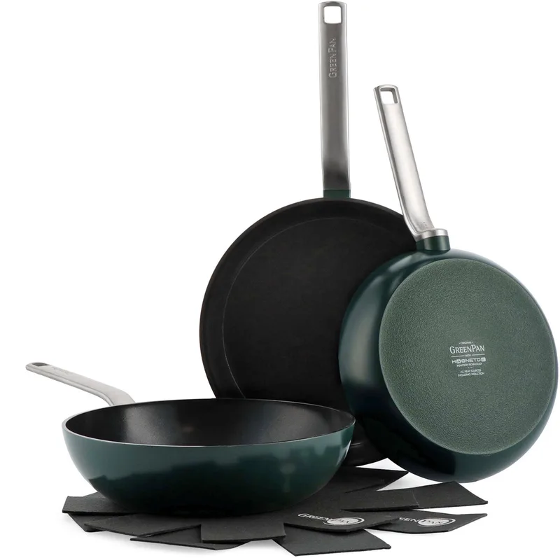 Evolution Pannenset 3-delig - 24/28cm - 3.6L - PFAS-vrije antikleeflaag - Inductie pannenset - Keramische pan - Ovenbestendig tot 200°C - RVS handgrepen - Zonder deksel - Groen by GreenPan in Green – product photo
