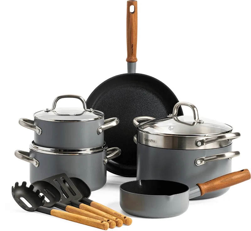 Mayflower Pro keramische pannenset 13-delig - 16-28 cm - inductie pannenset - inductie pan - Koekenpan 28 cm - Kookpan met deksel 20/24/28 cm - Steelpan 16 cm - 4 houten spatels - Vergiet - PFAS-vrij - grijs - houten handvat van GreenPan in Grijs – productfoto