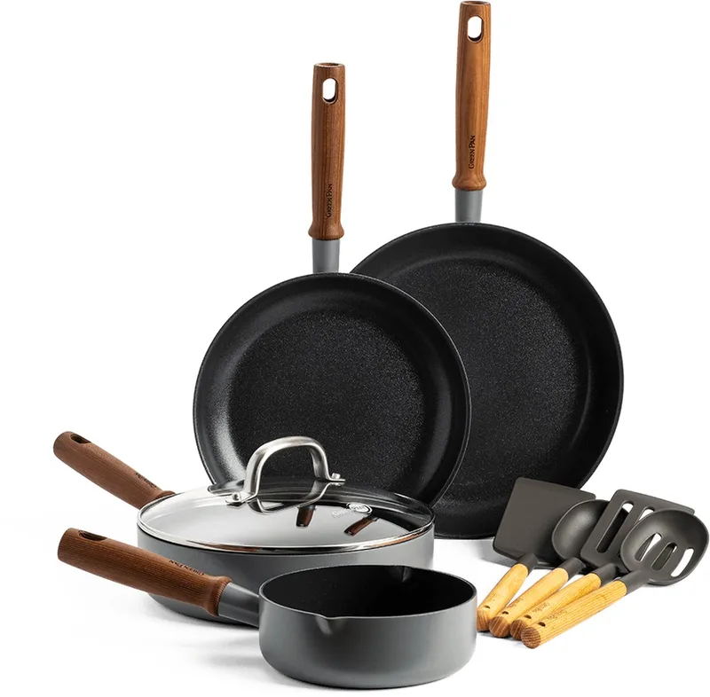 Mayflower Pro keramische pannenset 9-delig - 16, 24 en 28 cm - inductie pannenset - inductie koekenpannenset - Koekenpan 24/28 cm - Hapjespan met deksel 24 cm - Steelpan 16 cm - 4 houten spatels - PFAS-vrij - grijs - houten handvat by GreenPan in Grey – product photo