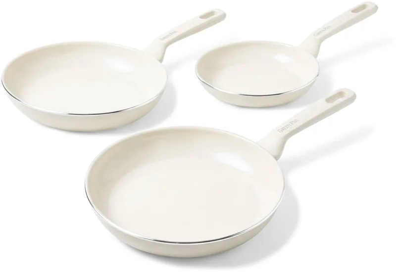 Memphis Pannenset 3-delig - Koekenpannen 24 cm + 28 cm + Wokpan 28 cm/3,69L - PFAS-vrije antiaanbaklaag - Pannenset inductie - Keramische pan - Ovenbestendig tot 160°C - Stay-cool handgrepen by GreenPan in Cream – product photo