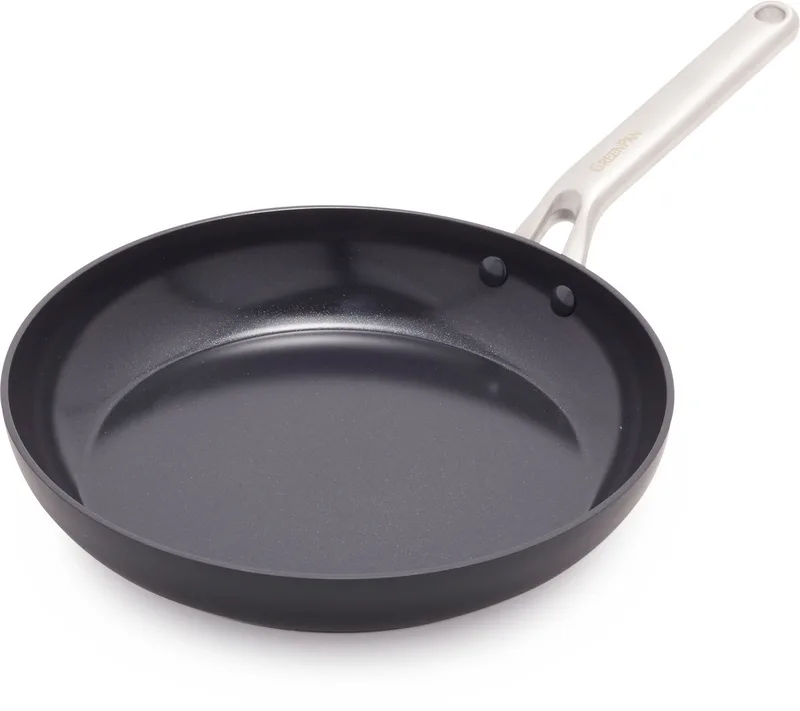 Omega keramische inductie koekenpan zonder deksel 28cm - PFAS-vrij - Inductie pan - Inductie koekenpan - Vaatwasserbestendig - Ovenbestendig tot 200°C - Krasbestendig - Stapelbaar - Aluminium - Zwart by GreenPan in Black – product photo