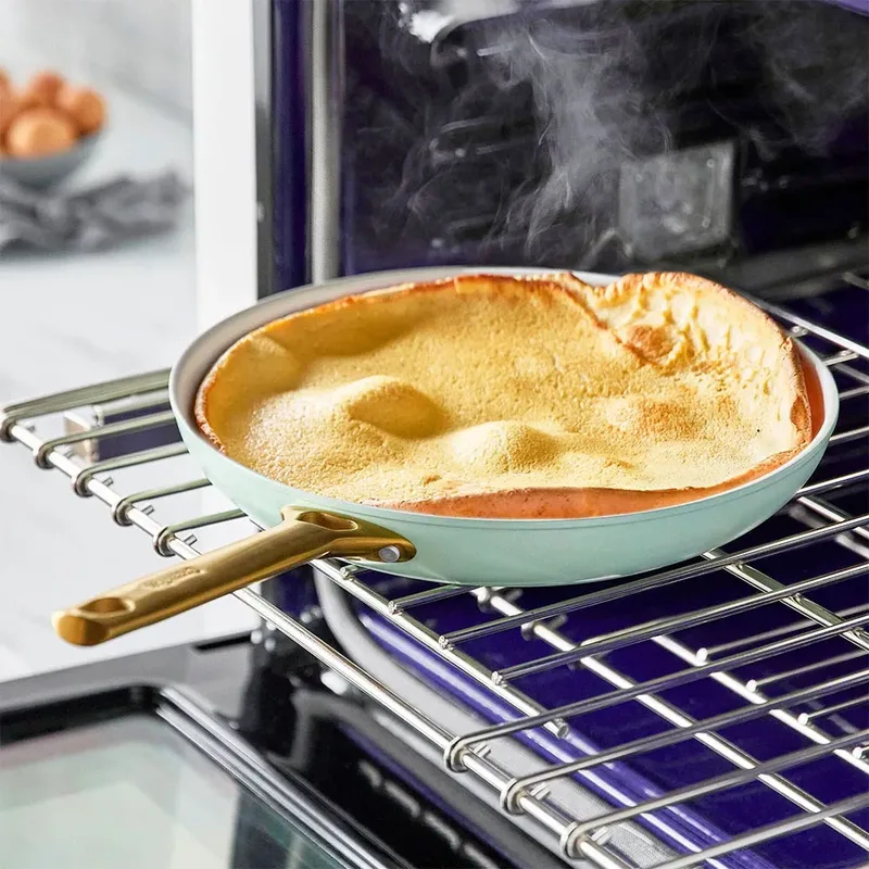 Padova Keramische Antiaanbaklaag Koekenpannenset 2-delig - Ø 20-26cm - PFAS-vrij - Inductie pannenset - Inductie Koekenpan - Inductie koekenpan - Ovenbestendig tot 200°C - Vaatwasserbestendig - RVS handgrepen - zonder deksels - Muntgroen van GreenPan in Mint Green – productfoto 5 van 6