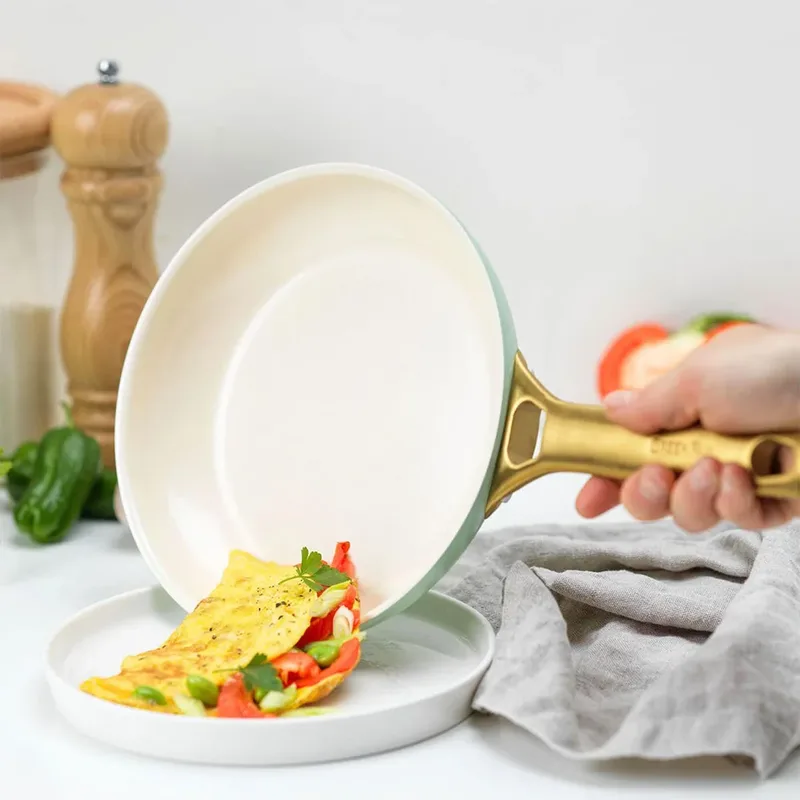 Padova Keramische Antiaanbaklaag Koekenpannenset 2-delig - Ø 20-26cm - PFAS-vrij - Inductie pannenset - Inductie Koekenpan - Inductie koekenpan - Ovenbestendig tot 200°C - Vaatwasserbestendig - RVS handgrepen - zonder deksels - Muntgroen van GreenPan in Mint Green – productfoto 4 van 6