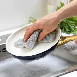 Padova Pannenset 10-delig - 18/20/24/28cm - 4.7L - PFAS-vrije antikleeflaag - Inductie pannenset - Hapjespan inductie - Koekenpan inductie - Ovenbestendig tot 200°C - RVS handgrepen - Met deksel - Blauw by GreenPan in Oxford Blue – product photo 6 of 6