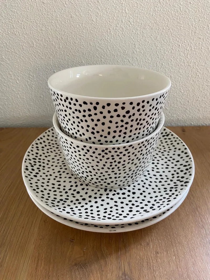 Serviesset Dots voor twee personen by Gusta in White – product photo