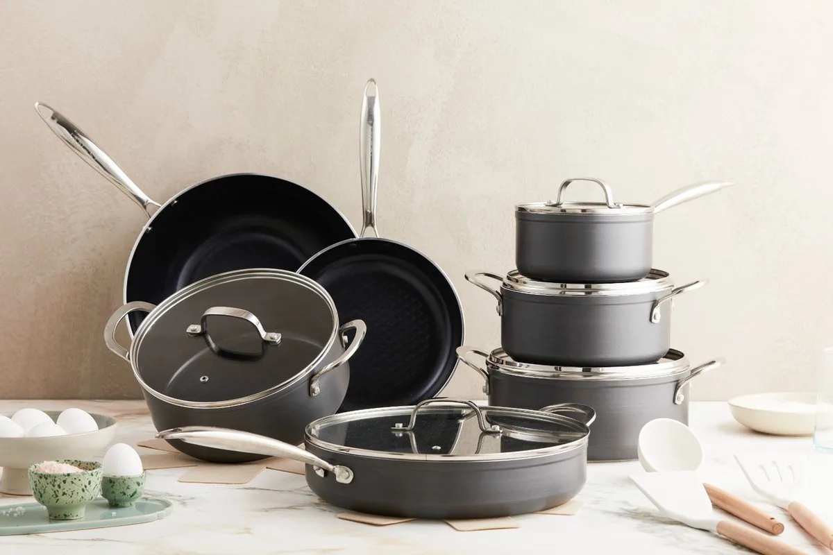Victoria Forged Chef Totaal Pannenset Inductie - Keramisch - 20 Delig - PFAS, PTFE Vrij - Alle warmtebronnen van ISENVI in Antraciet – geanodiseerd – productfoto