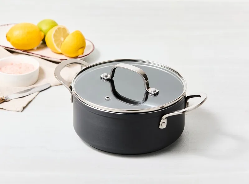 Victoria Forged Kookpan met Deksel - 20 cm - Keramisch - RVS Greep - Geschikt voor Inductie - PFAS, PTFE Vrij von ISENVI in Antraciet – geanodiseerd – Produktfoto