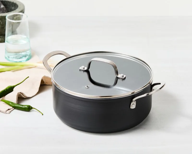 Victoria Forged Kookpan met Deksel - 24 cm - Keramisch - RVS Greep - Geschikt voor Inductie - PFAS, PTFE Vrij by ISENVI in Antraciet – geanodiseerd – product photo