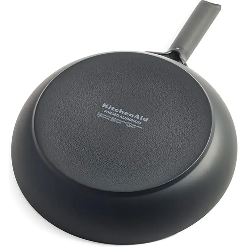 Classic Forged Aluminium koekenpan ø20cm - inductie - anti-aanbak - PFAS-vrij by KitchenAid in Black – product photo 5 of 5