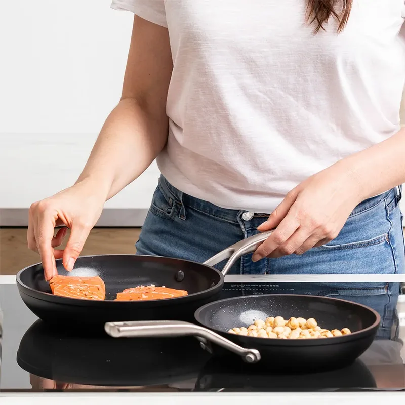 Forged Hardened Aluminium 2-Delige Braadpan Set 20cm - 28cm by KitchenAid in Black – product photo 4 of 5