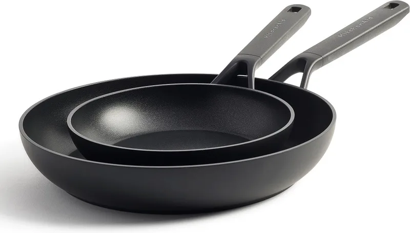 Koekenpannenset Classic Forged - ø 20 en 28 cm - keramische anti-aanbaklaag von KitchenAid in Schwarz – Produktfoto