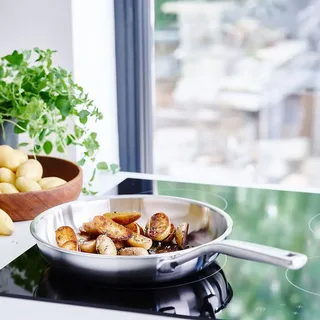 Multi-Ply RVS Koekenpan - ø20cm - inductie - PFAS-vrij von KitchenAid in Silber – Produktfoto 4 von 6