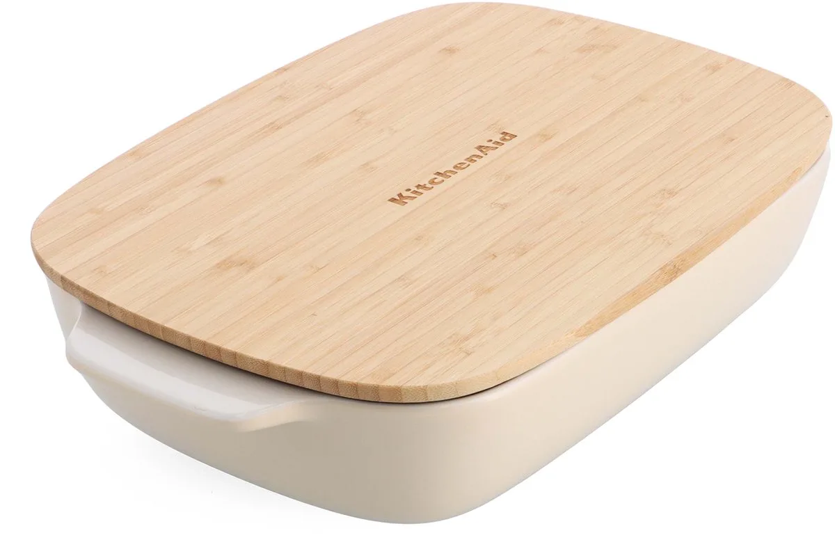 Ovenschaal incl bamboe deksel - Large: 3,8L - magnetron- en ovenbestendig tot 260°C zonder deksel - Amandelwit van KitchenAid in Almond cream – productfoto