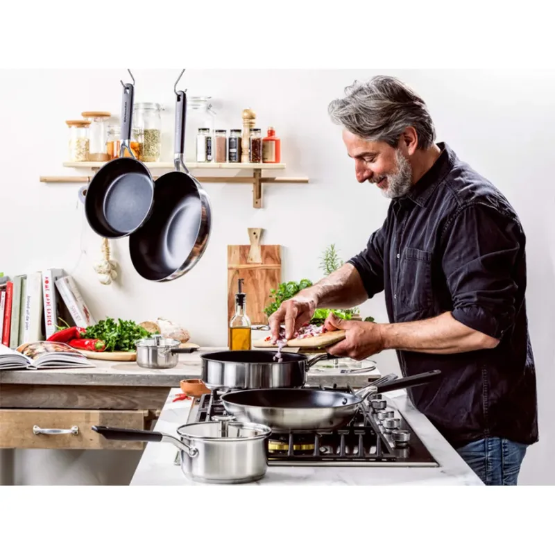 Stainless Steel Koekenpan 28cm - PFAS-vrije antikleeflaag - Koekenpan inductie - Keramische pan - Ovenbestendig tot 160°C - Koudgrepen - Zilver de KitchenAid en Argent – photo produit 2 sur 5