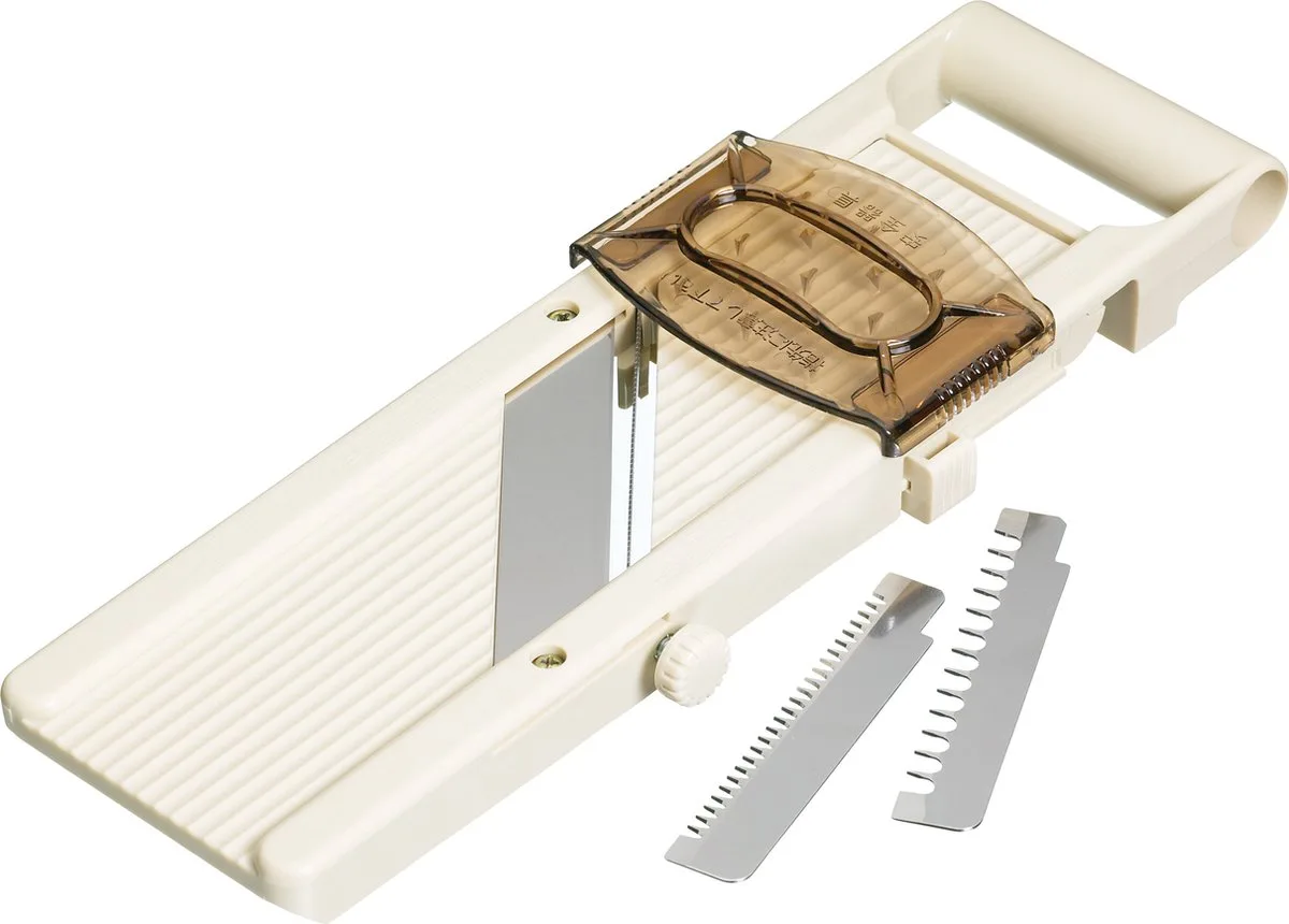 Japanse Mandoline met veiligheidsbescherming en 3 snijbladen van KitchenCraft in Groen – productfoto