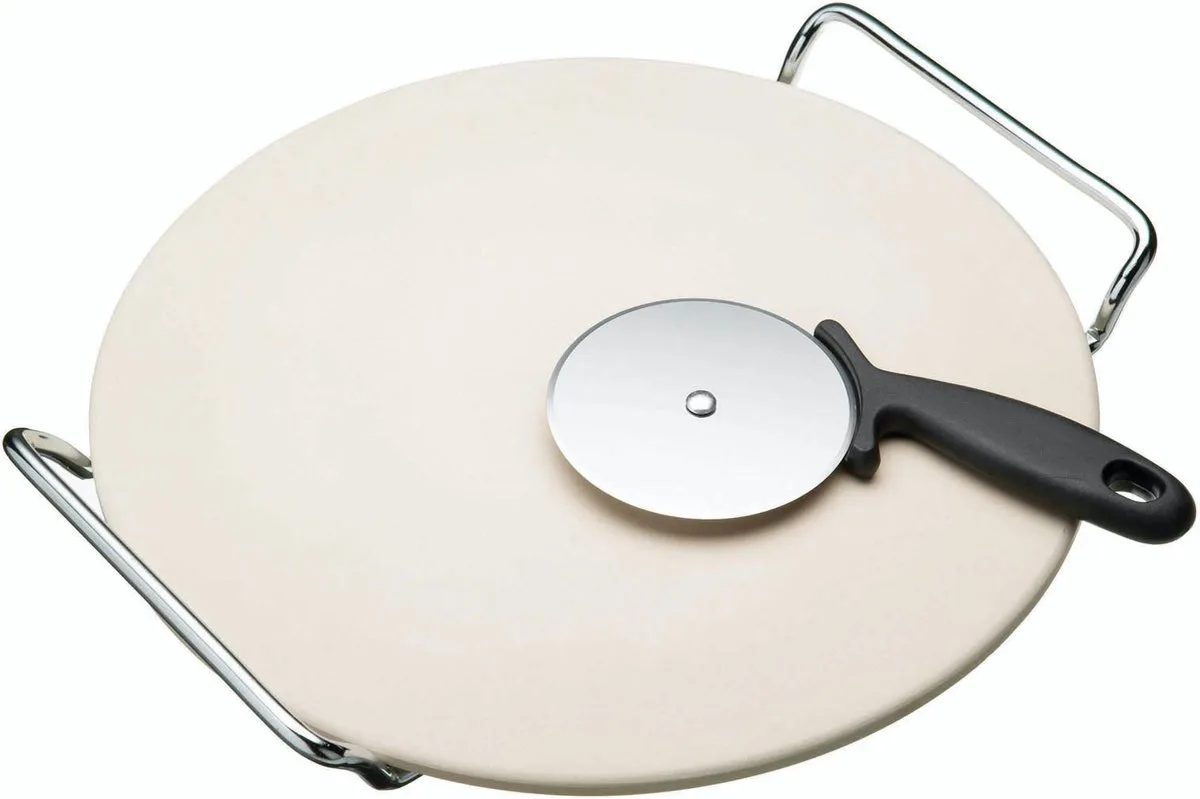 Kitchecraft Pizzasteen (met houder) 33cm van KitchenCraft in Zwart – productfoto