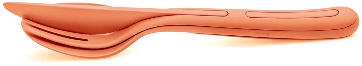 Toeristisch bestekset KLIKK, KOZIOL van Koziol in Strong coral – productfoto