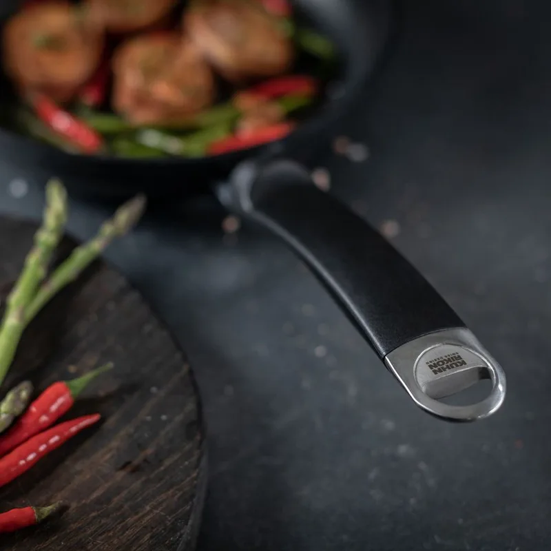 Titanio Star - Koekenpan - 20 cm - Non Stick - 5,5 mm dikke bodem by Kuhn Rikon in Black – product photo