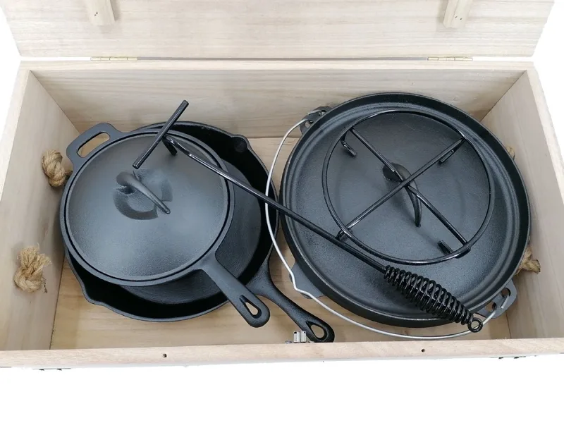 Dutch oven Set Gietijzer 6-delig - Gietijzeren braadpan - Gietijzeren koekenpan - Gietijzeren pan - Gietijzeren pan bbq - Braadpan gietijzer by Landmann in Black – product photo