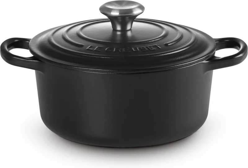 Braadpan Signature Mat Zwart – Ø 18 cm / 1,8 Liter – Ronde Gietijzeren Stoofpan – Voor Kleine Gerechten, Sauzen of Eénpersoonsporties – Mat Zwarte Emaille – Geschikt voor Inductie, Oven, Gas en Meer by Le Creuset in Matzwart – product photo
