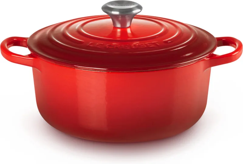 Braadpan Signature – Ø 22 cm / 3,3 Liter – Ronde Gietijzeren Braadpan – In Levendige Kersenrode Tint – Voor Stoven, Braden of Soepen – Geschikt voor Inductie, Oven en Vaatwasser van Le Creuset in Kersenrood – productfoto 1 van 4