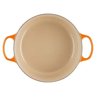 Braadpan Signature Oranjerood – Ø 26 cm / 5,3 Liter – Grote Ronde Stoofpan van Gietijzer – Voor Gezinsmaaltijden, Stoven of Langzaam Garen – Iconisch Oranje Design – Duurzaam, Hittebestendig en Geschikt voor Oven en Inductie fra Le Creuset i Oranje Rood – produktbillede 2 af 4