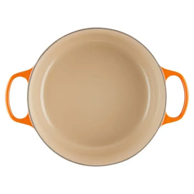 Braadpan Signature Oranjerood – Ø 26 cm / 5,3 Liter – Grote Ronde Stoofpan van Gietijzer – Voor Gezinsmaaltijden, Stoven of Langzaam Garen – Iconisch Oranje Design – Duurzaam, Hittebestendig en Geschikt voor Oven en Inductie fra Le Creuset i Oranje Rood – produktbillede 2 af 4